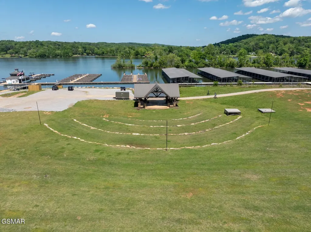 203 Flip Flop Way Loudon TN 37774
