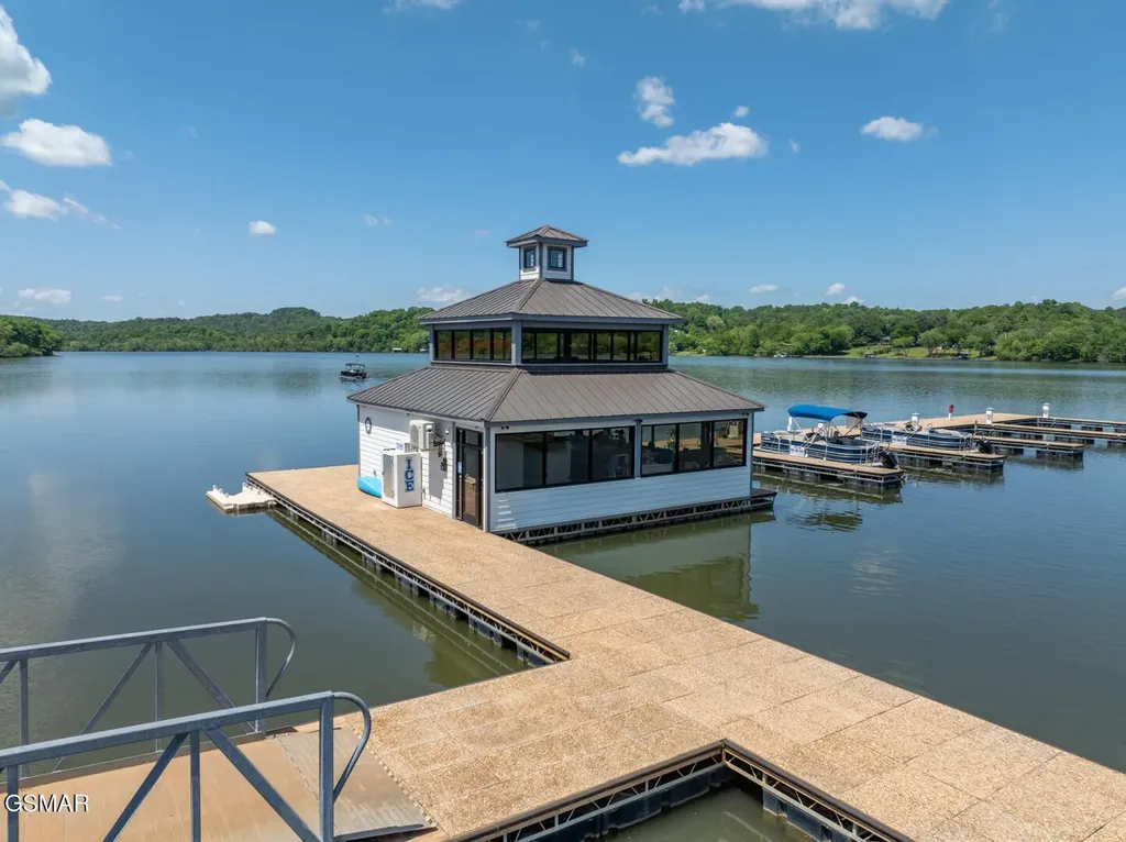 203 Flip Flop Way Loudon TN 37774