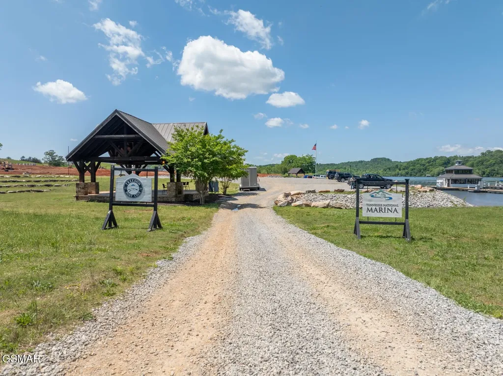 203 Flip Flop Way Loudon TN 37774