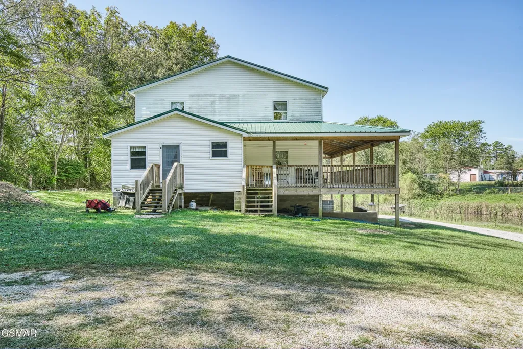 107 Cherry Street Deer Lodge TN 37726