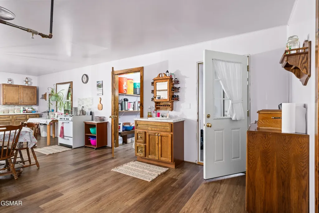 107 Cherry Street Deer Lodge TN 37726
