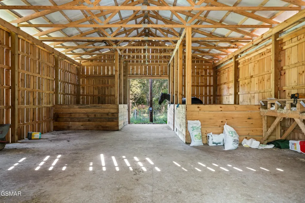 107 Cherry Street Deer Lodge TN 37726