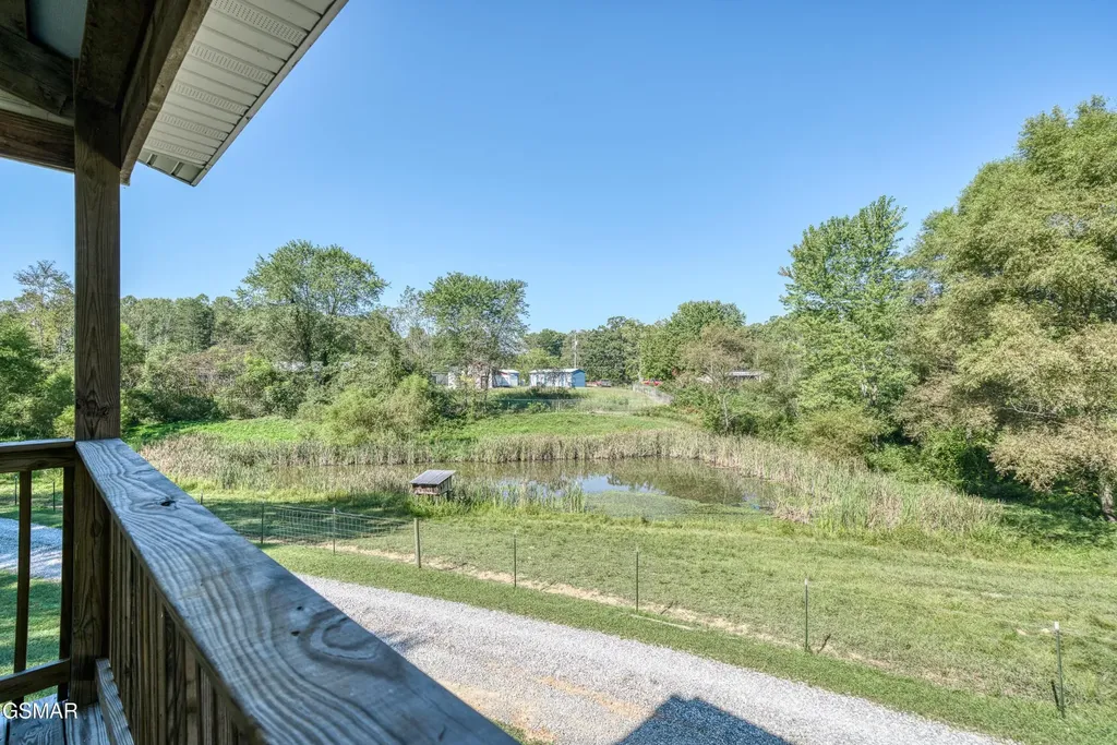 107 Cherry Street Deer Lodge TN 37726