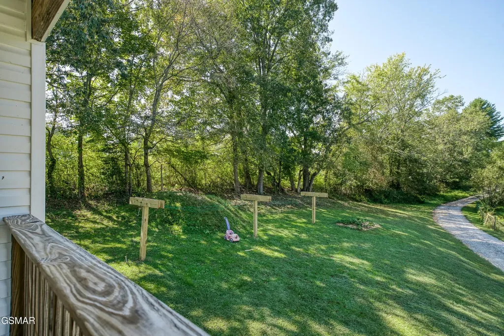 107 Cherry Street Deer Lodge TN 37726