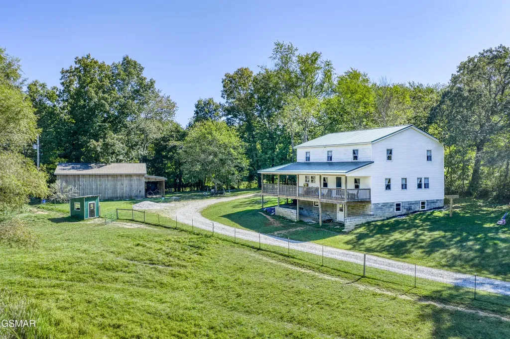107 Cherry Street Deer Lodge TN 37726