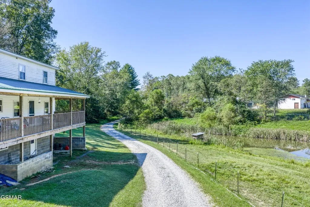 107 Cherry Street Deer Lodge TN 37726