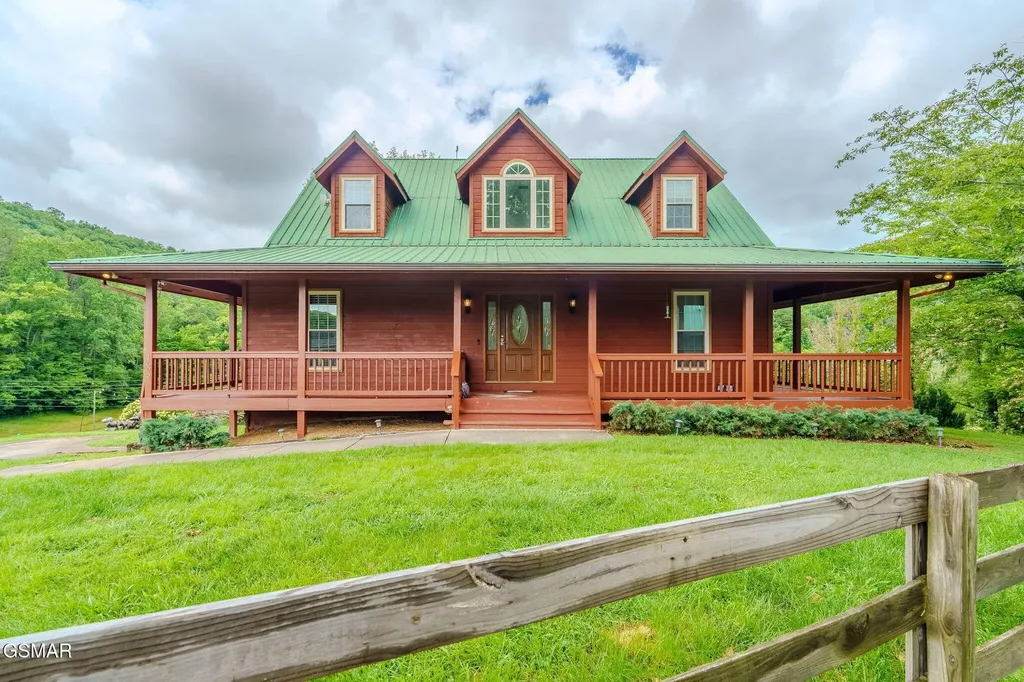 1602 Cove Crest Drive Sevierville TN 37862