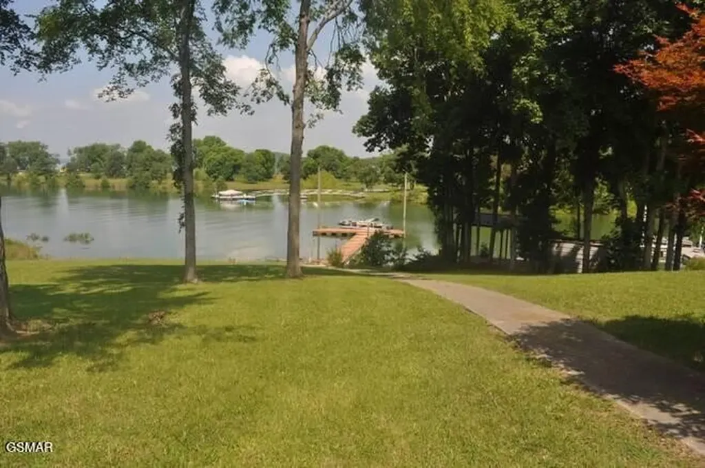 1369 Paradise Lane Dandridge TN 37725