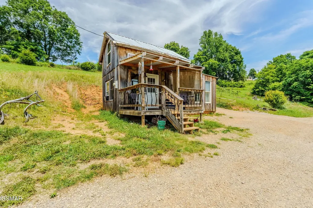 1563 Raven Hill Road Tazewell TN 37879