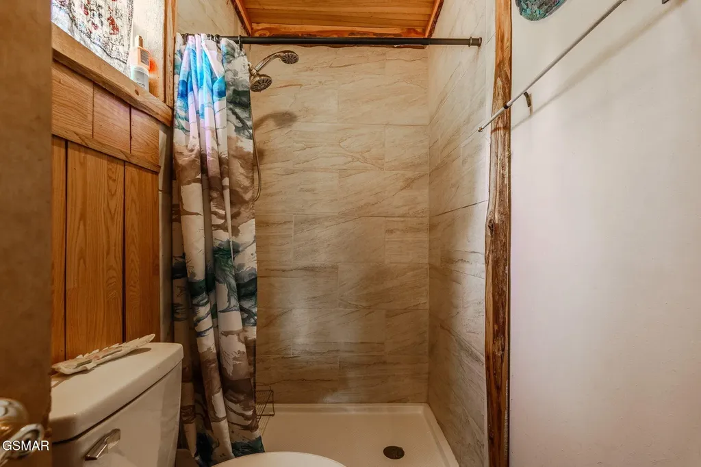 1563 Raven Hill Road Tazewell TN 37879