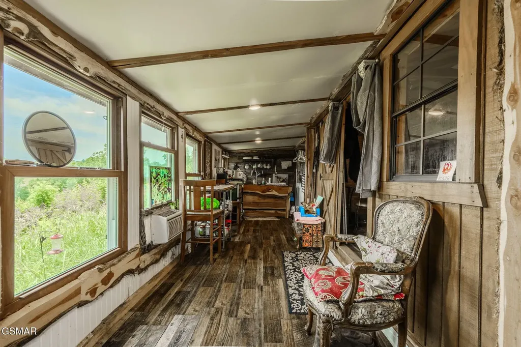 1563 Raven Hill Road Tazewell TN 37879