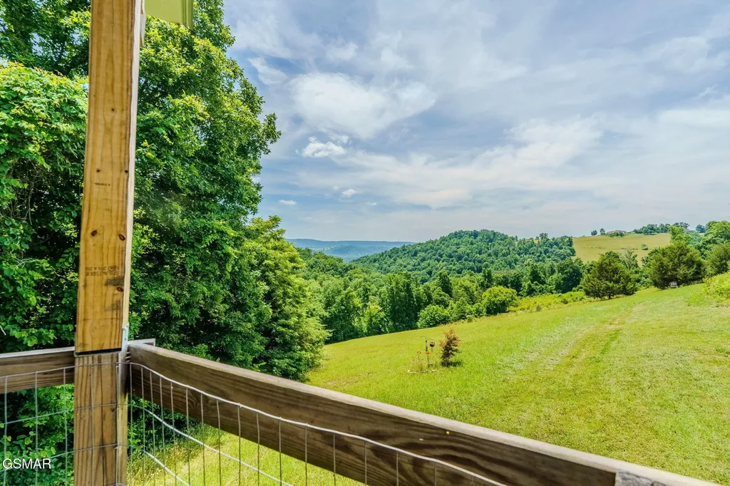1563 Raven Hill Road Tazewell TN 37879