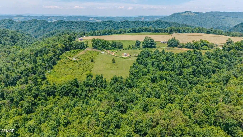 1563 Raven Hill Road Tazewell TN 37879