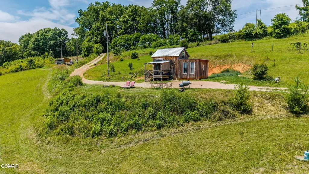 1563 Raven Hill Road Tazewell TN 37879