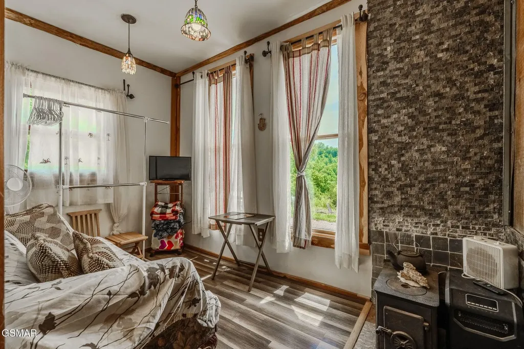1563 Raven Hill Road Tazewell TN 37879