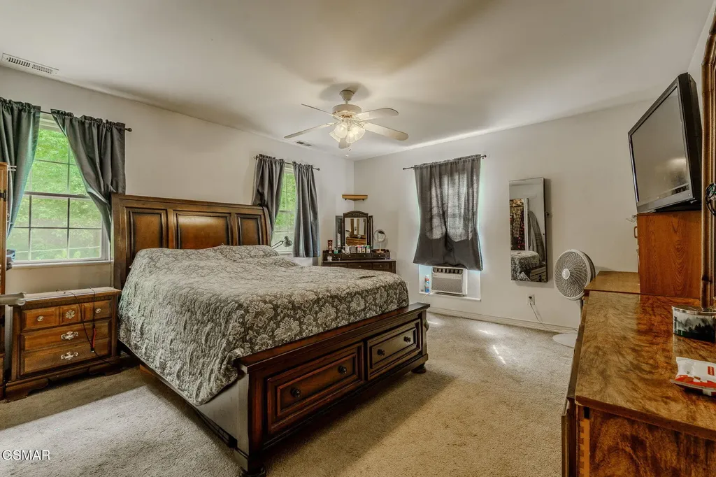 1315 River Road Kingston TN 37763
