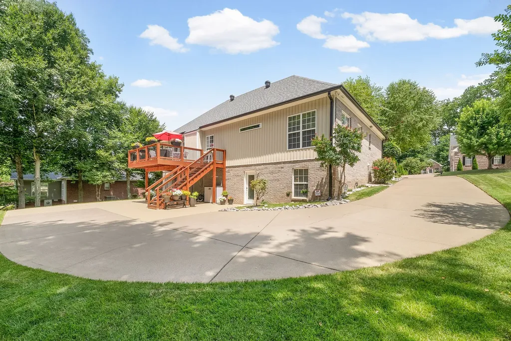 828 Brooke Valley Trace Clarksville TN 37043