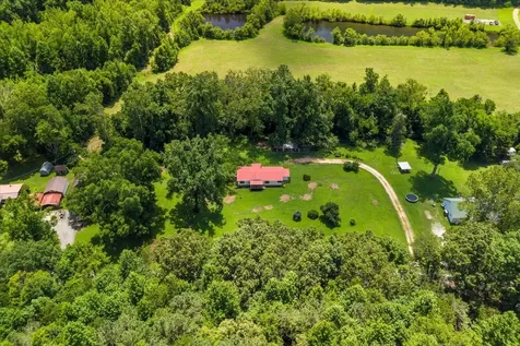 1227 Brushy Road Centerville TN 37033