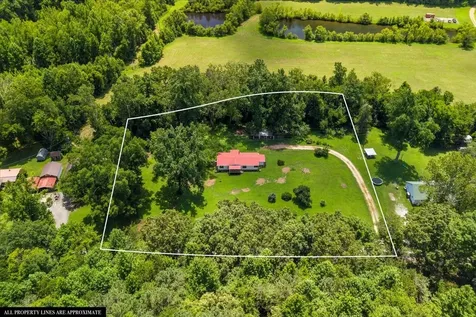 1227 Brushy Road Centerville TN 37033