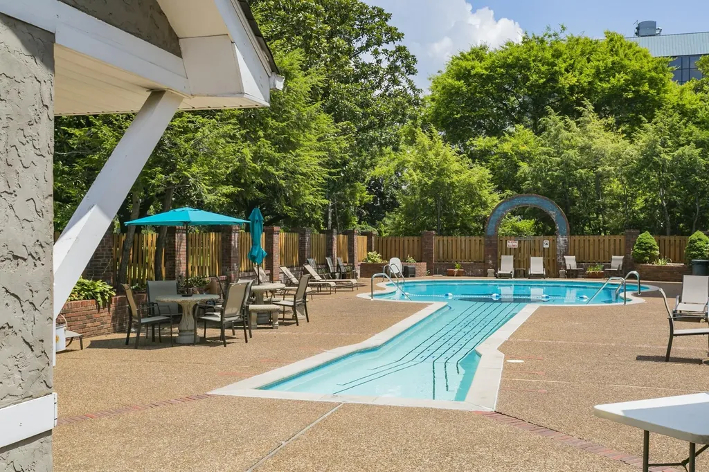 11 Music Sq, E Nashville TN 37203