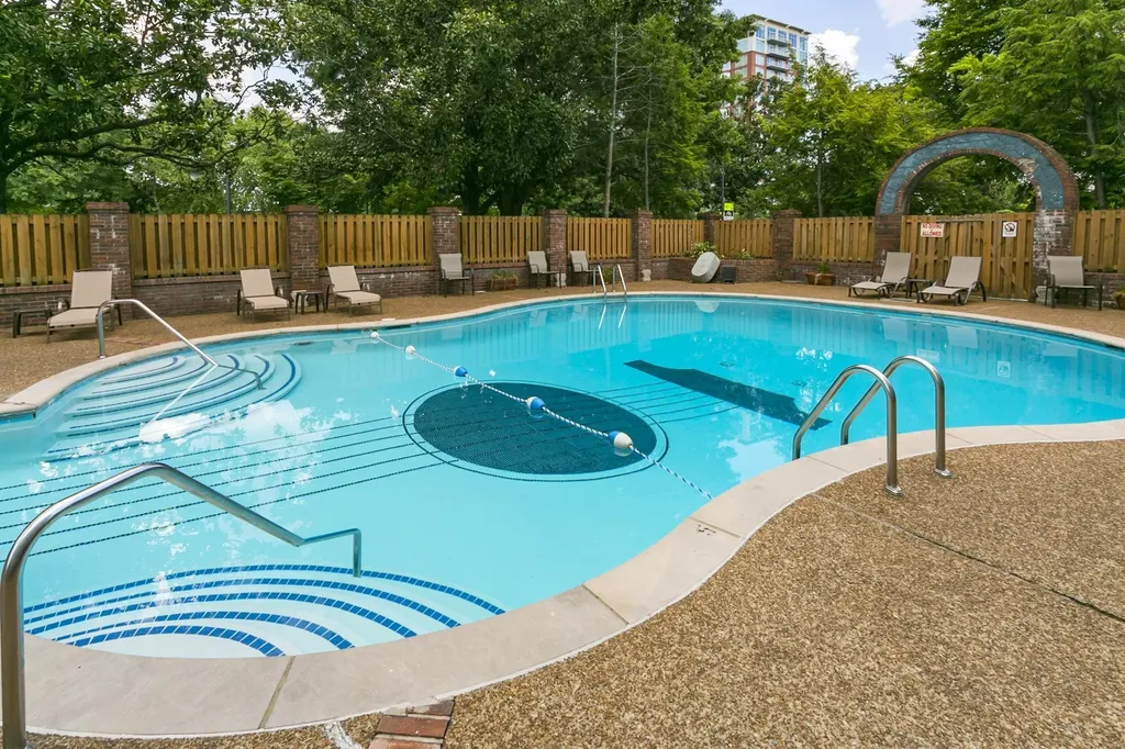 11 Music Sq, E Nashville TN 37203