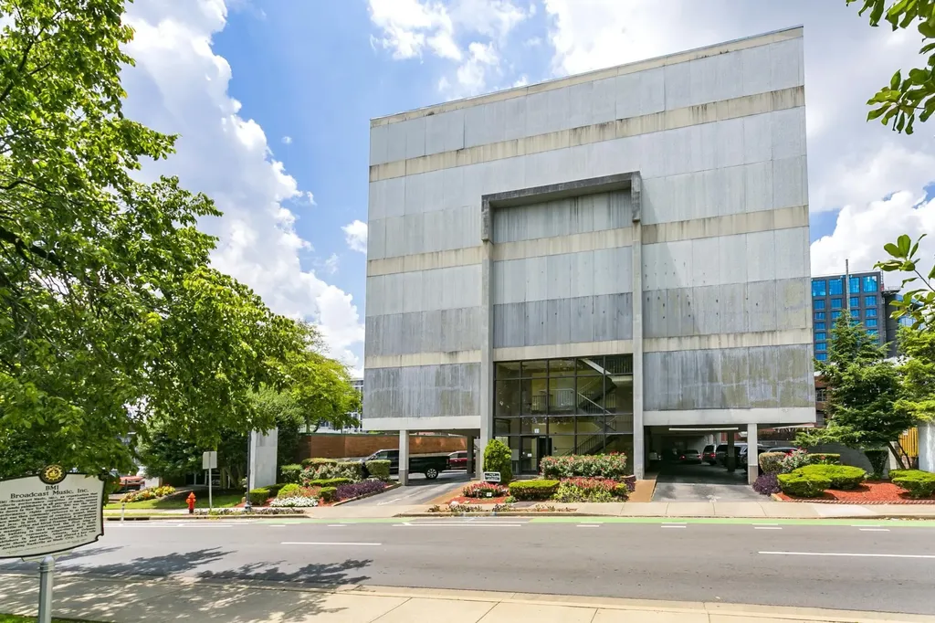 11 Music Sq, E Nashville TN 37203