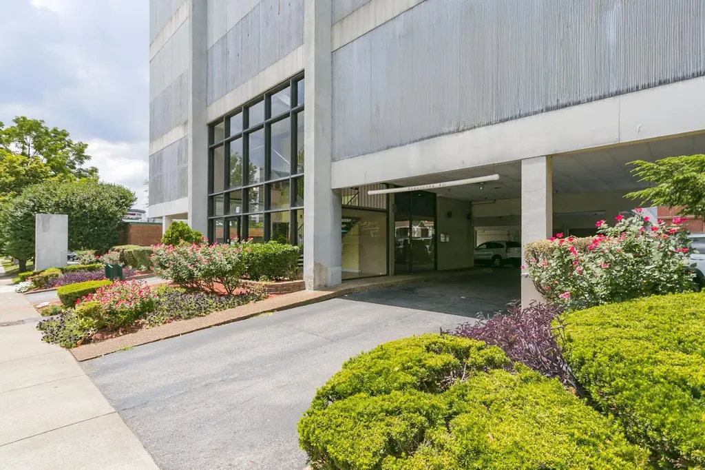 11 Music Sq, E Nashville TN 37203