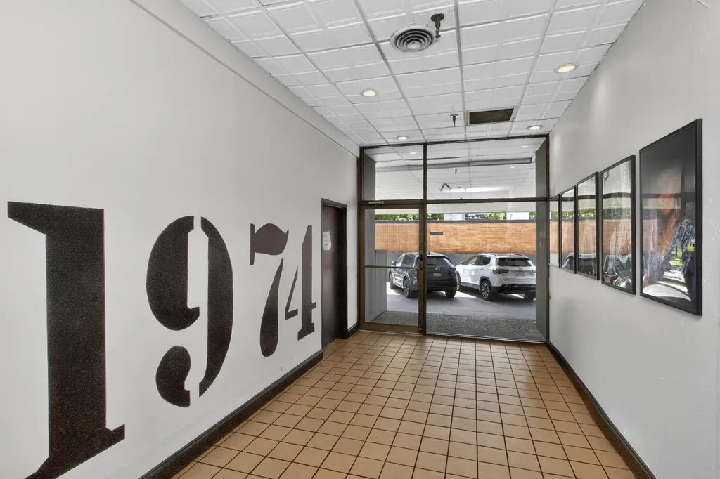 11 Music Sq, E Nashville TN 37203