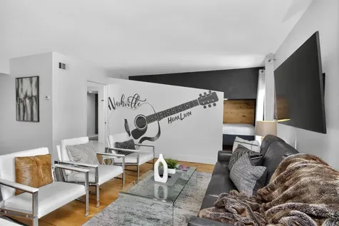 11 Music Sq, E Nashville TN 37203