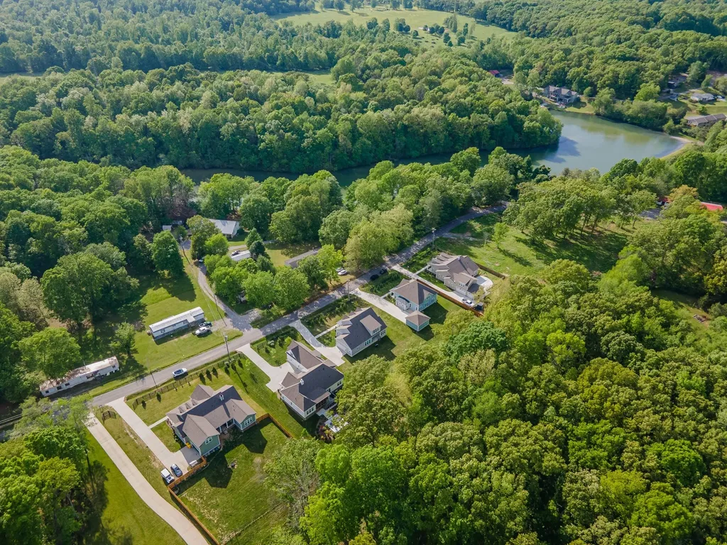 7207 Lake Road Fairview TN 37062
