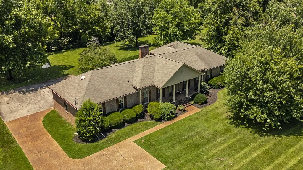 6372 Chickering Circle Nashville TN 37215