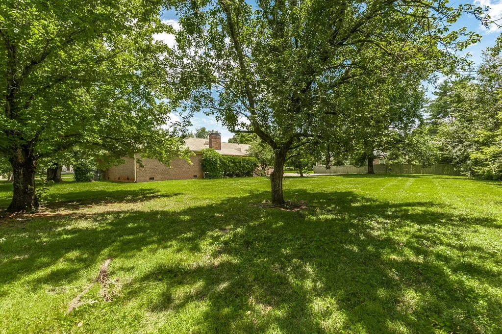6372 Chickering Circle Nashville TN 37215