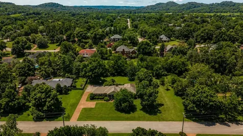 6372 Chickering Circle Nashville TN 37215