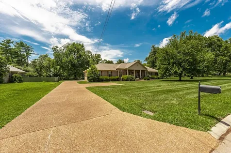 6372 Chickering Circle Nashville TN 37215