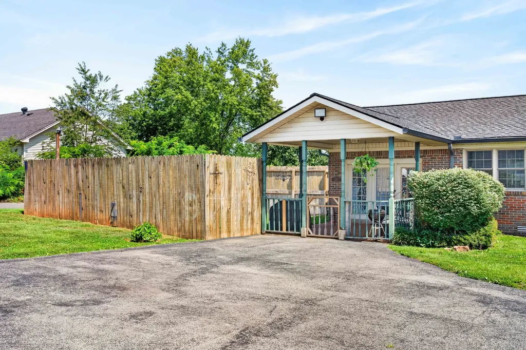 117 Kay Circle Lafayette TN 37083