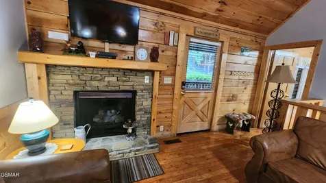 713 Golden Eagle Way Pigeon Forge TN 37863
