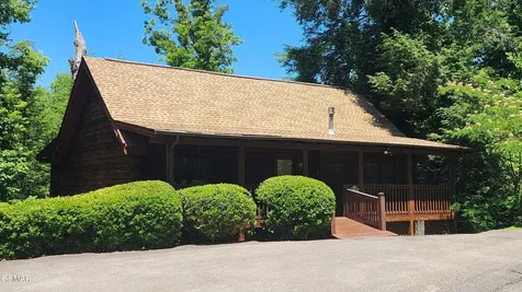 713 Golden Eagle Way Pigeon Forge TN 37863