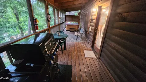 713 Golden Eagle Way Pigeon Forge TN 37863