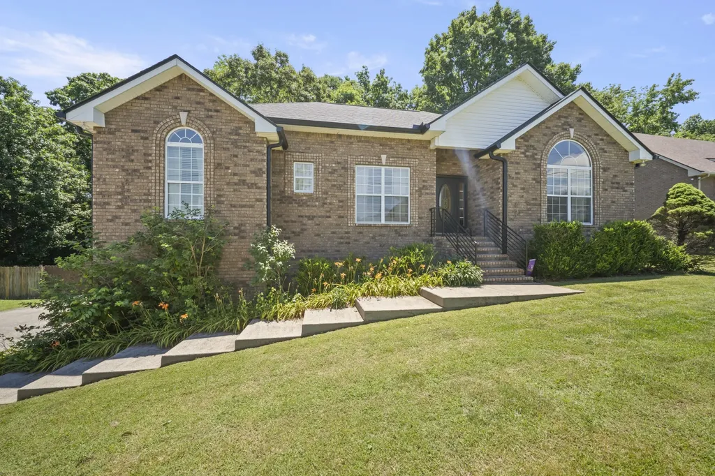 4092 Summit Drive Greenbrier TN 37073