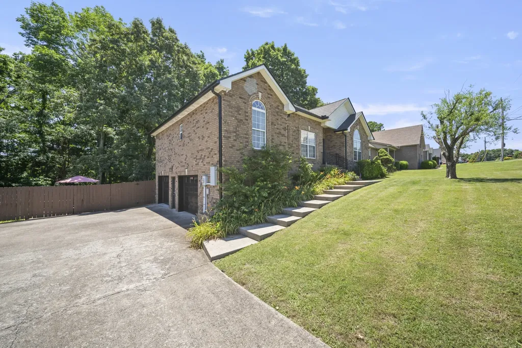 4092 Summit Drive Greenbrier TN 37073