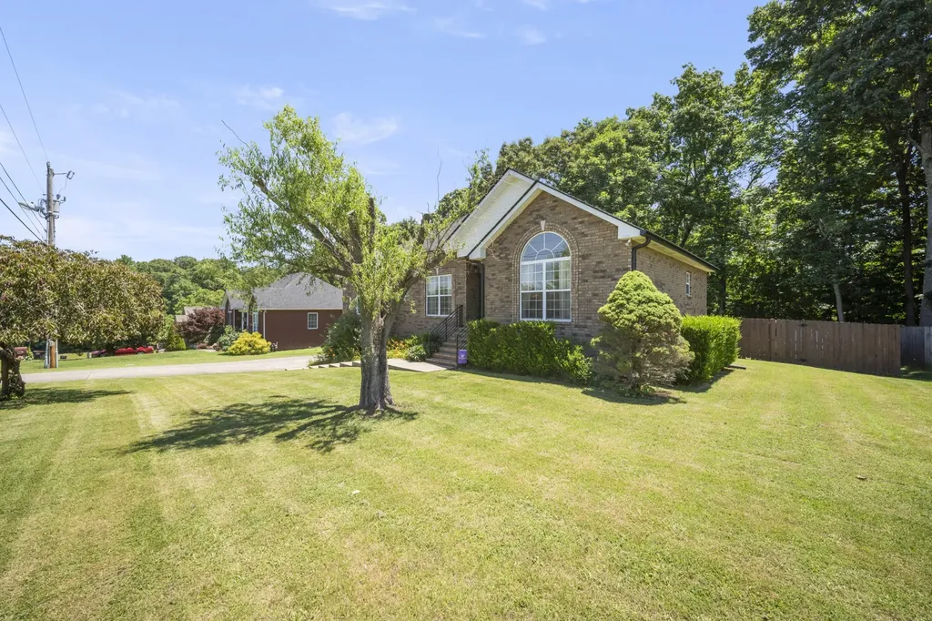 4092 Summit Drive Greenbrier TN 37073