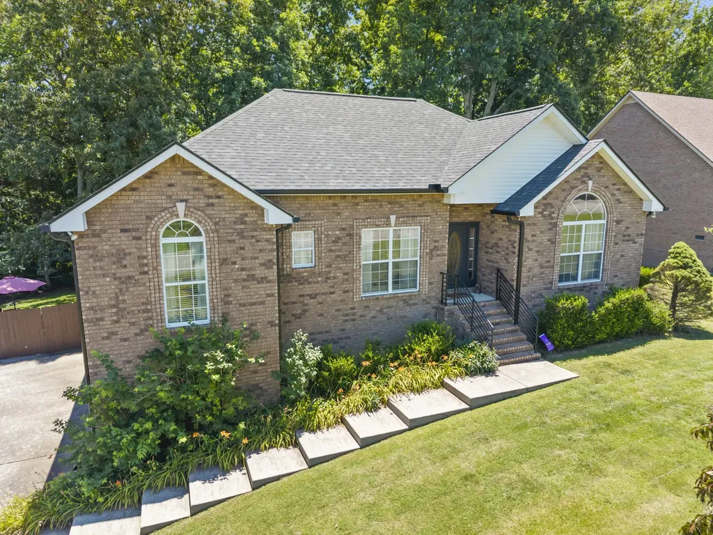 4092 Summit Drive Greenbrier TN 37073