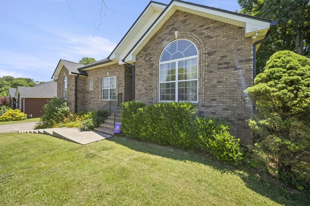 4092 Summit Drive Greenbrier TN 37073
