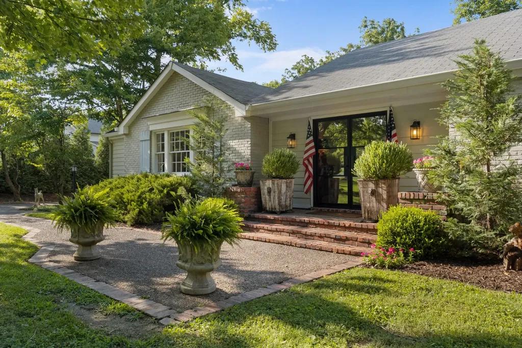1018 Gateway Lane Nashville TN 37220