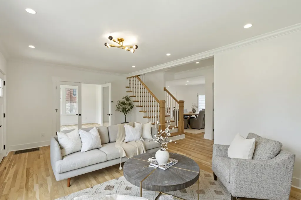 911 Fairwin Avenue Nashville TN 37216