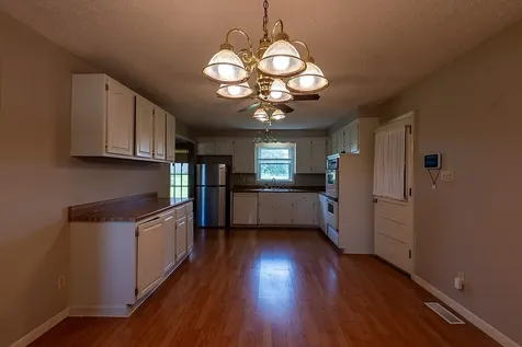 1200 Pin Oak Drive Hopkinsville KY 42240