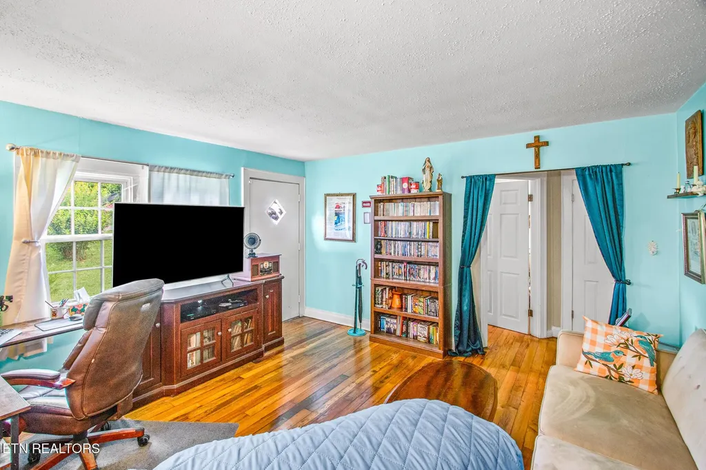 2404 Cedar Lane Knoxville TN 37918