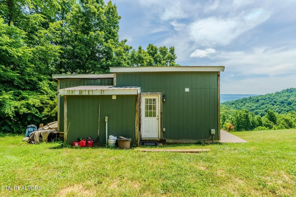 1563 Raven Hill Road Tazewell TN 37879
