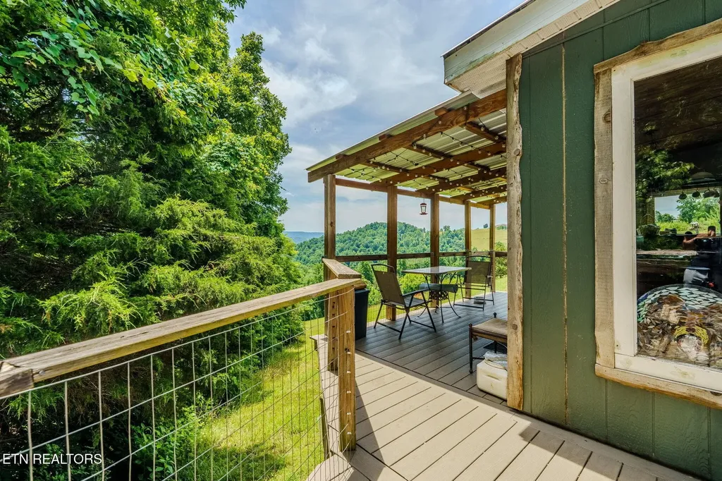 1563 Raven Hill Road Tazewell TN 37879