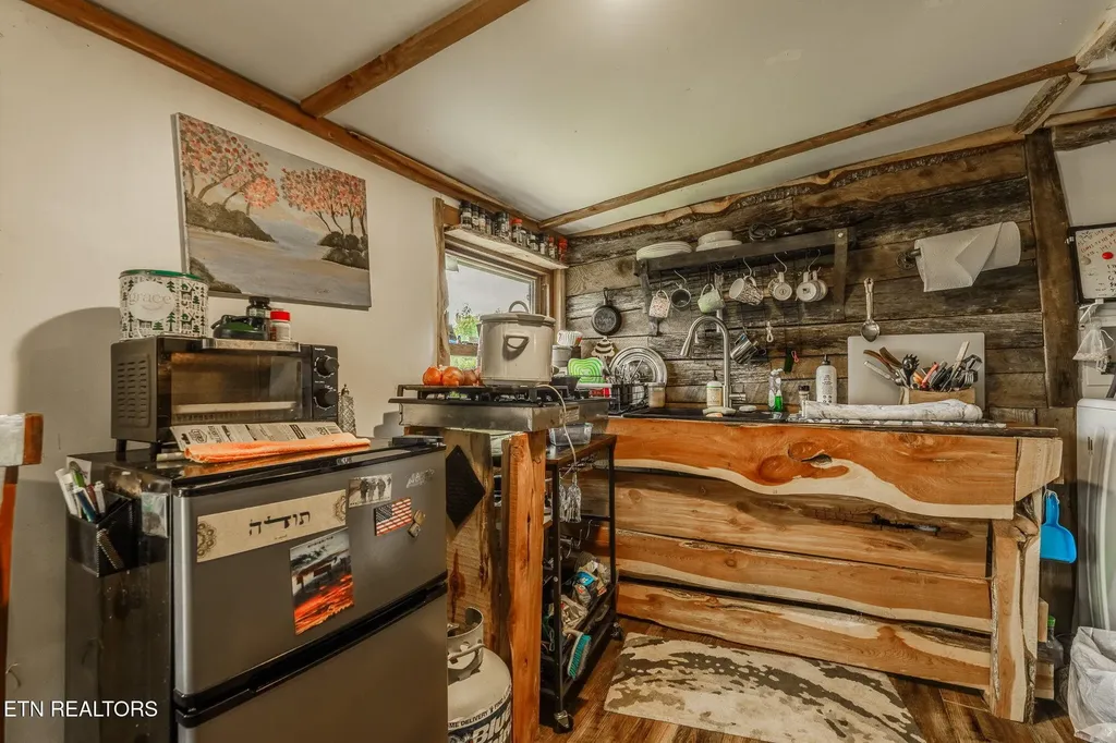 1563 Raven Hill Road Tazewell TN 37879
